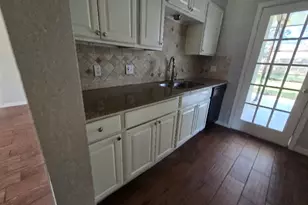7318 Ironwood Ln, Baytown, TX 77521 - Photo 5