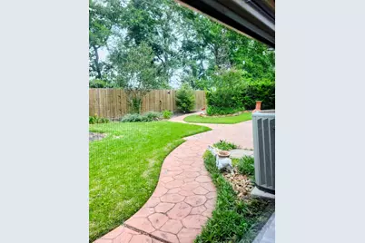 2827 Creek Manor Drive, Houston, TX 77339 - Photo 37