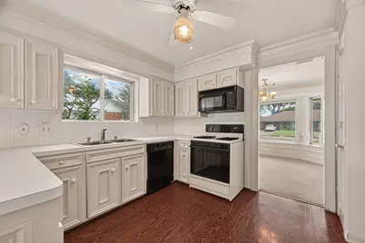 4305 Goldfinch Street, Houston, TX 77035 - Photo 13