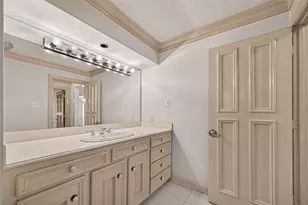 4305 Goldfinch St, Houston, TX 77035 - Photo 15