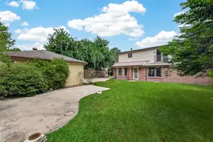4305 Goldfinch St, Houston, TX 77035 - Photo 31