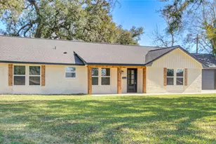 209 N Lazy Ln, Clute, TX 77531 - Photo 3