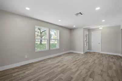 209 N Lazy Lane, Clute, TX 77531 - Photo 9