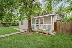 623 S 1st St, Conroe, TX 77301 - Photo 3