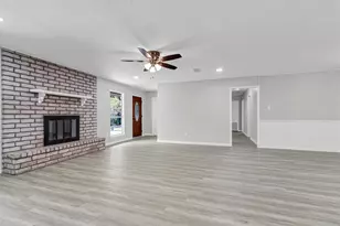 75 Rolling Hills Dr W, Conroe, TX 77304 - Photo 5