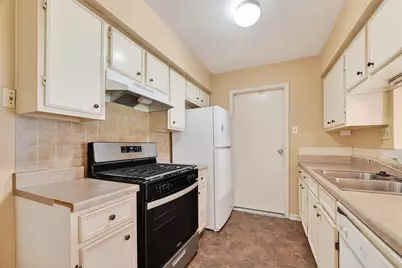 4826 Redfish Reef Drive, Bacliff, TX 77518 - Photo 11