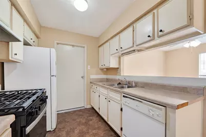 4826 Redfish Reef Drive, Bacliff, TX 77518 - Photo 9