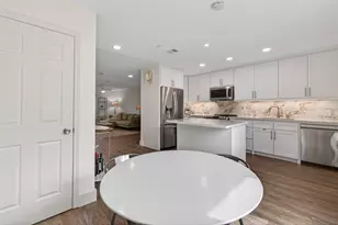 10240 Longmont Dr, Houston, TX 77042 - Photo 11