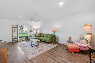 10240 Longmont Dr, Houston, TX 77042 - Photo 7