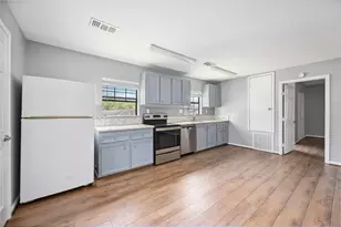 2119 N Austin Ave, Pearland, TX 77581 - Photo 9