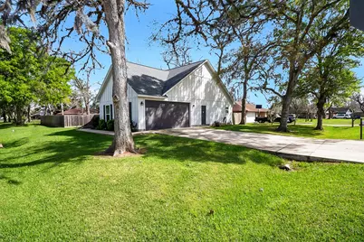 502 Tall Timber Drive, West Columbia, TX 77486 - Photo 3