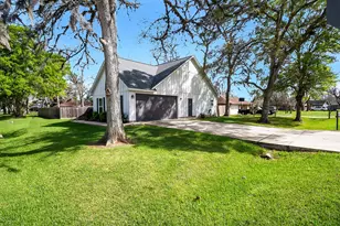 502 Tall Timber Dr, West Columbia, TX 77486 - Photo 3