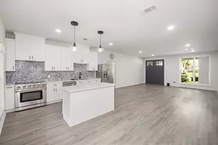 502 Tall Timber Dr, West Columbia, TX 77486 - Photo 9