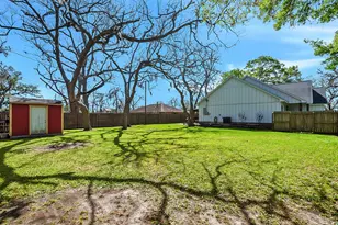 502 Tall Timber Dr, West Columbia, TX 77486 - Photo 33