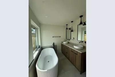 5851 S Braeswood Boulevard, Houston, TX 77096 - Photo 9