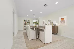 5719 Cerritos Dr, Houston, TX 77035 - Photo 7