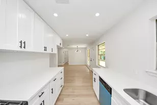 7705 Yoe St, Houston, TX 77016 - Photo 13