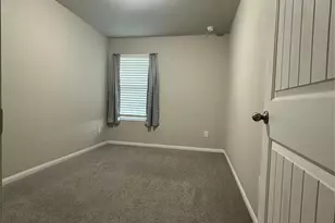 627 W Live Oak St, Angleton, TX 77515 - Photo 9