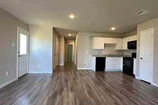 627 W Live Oak St, Angleton, TX 77515 - Photo 7