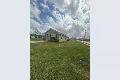 627 W Live Oak Street, Angleton, TX 77515 - Photo 3