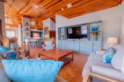 2 Barrier Reef Dr, Newport Beach, CA  - Photo 21