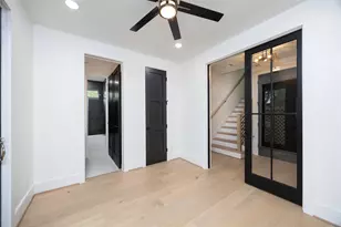 1911 Lauderdale St, Houston, TX 77030 - Photo 9