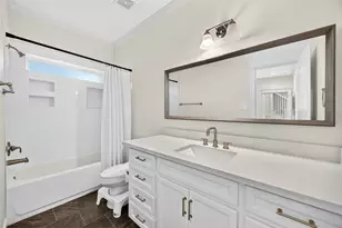 2121 Bidwell Dr, Houston, TX 77018 - Photo 11