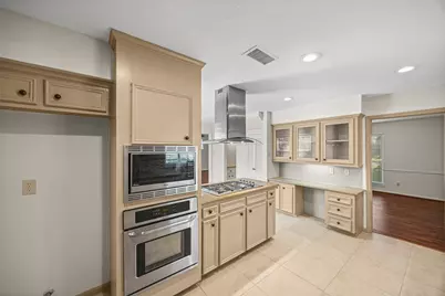 11904 N Blackjack Oak Circle, The Woodlands, TX 77380 - Photo 9