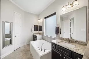 2202 Meadow Wind Dr, Pearland, TX 77089 - Photo 15