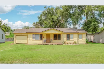 704 Pin Money Street, Clute, TX 77531 - Photo 1