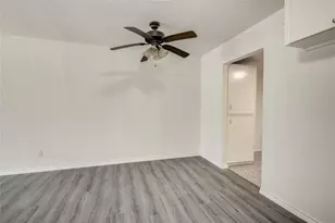 704 Pin Money St, Clute, TX 77531 - Photo 5