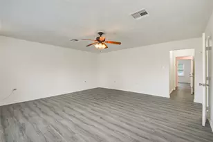 704 Pin Money St, Clute, TX 77531 - Photo 15