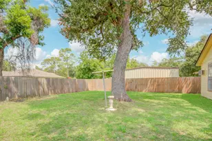 704 Pin Money St, Clute, TX 77531 - Photo 21