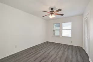 704 Pin Money St, Clute, TX 77531 - Photo 13