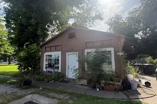 213 S Hill St, Alvin, TX 77511 - Photo 1