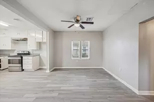 710 E Magnolia St, Angleton, TX 77515 - Photo 5