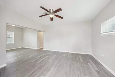 710 E Magnolia Street, Angleton, TX 77515 - Photo 3