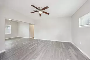 710 E Magnolia St, Angleton, TX 77515 - Photo 3