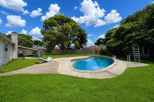 2109 E Linwood Oaks St, Pearland, TX 77581 - Photo 29