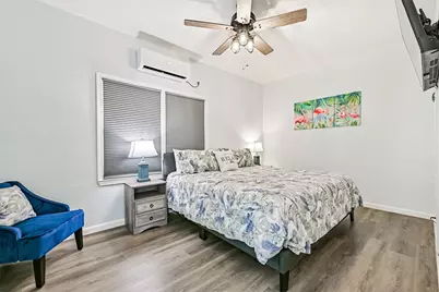 2917 Avenue Q 1/2, Galveston, TX 77550 - Photo 17