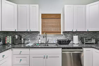2917 Avenue Q 1/2, Galveston, TX 77550 - Photo 11
