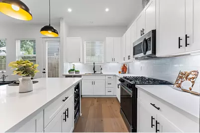 412 Neyland Street #D, Houston, TX 77022 - Photo 9