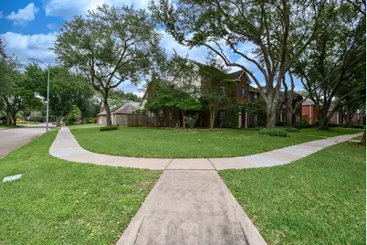 1003 Clarenda Falls Drive, Sugar Land, TX 77479 - Photo 3
