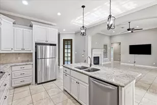 160 Colonial Estates Dr, Bridge City, TX 77611 - Photo 5