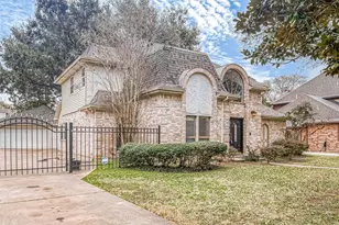 1015 Sugar Lakes Dr, Sugar Land, TX 77478 - Photo 3
