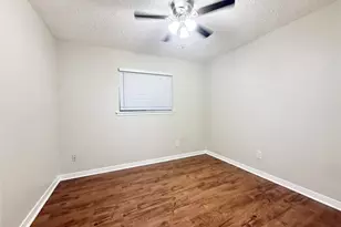 201 S Kaysie St, Angleton, TX 77515 - Photo 17