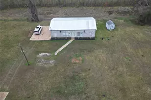 638 Kelly Ln, Angleton, TX 77515 - Photo 21