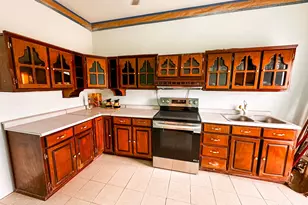 638 Kelly Ln, Angleton, TX 77515 - Photo 9