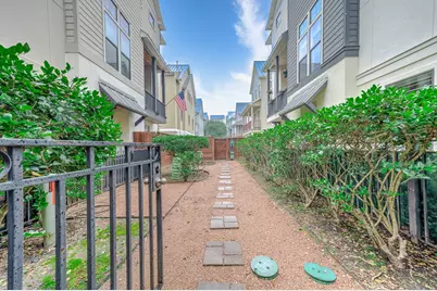 3205 Maxroy Street, Houston, TX 77008 - Photo 33