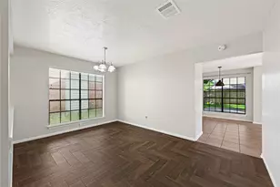 1555 Hillside Elm St, Houston, TX 77062 - Photo 5
